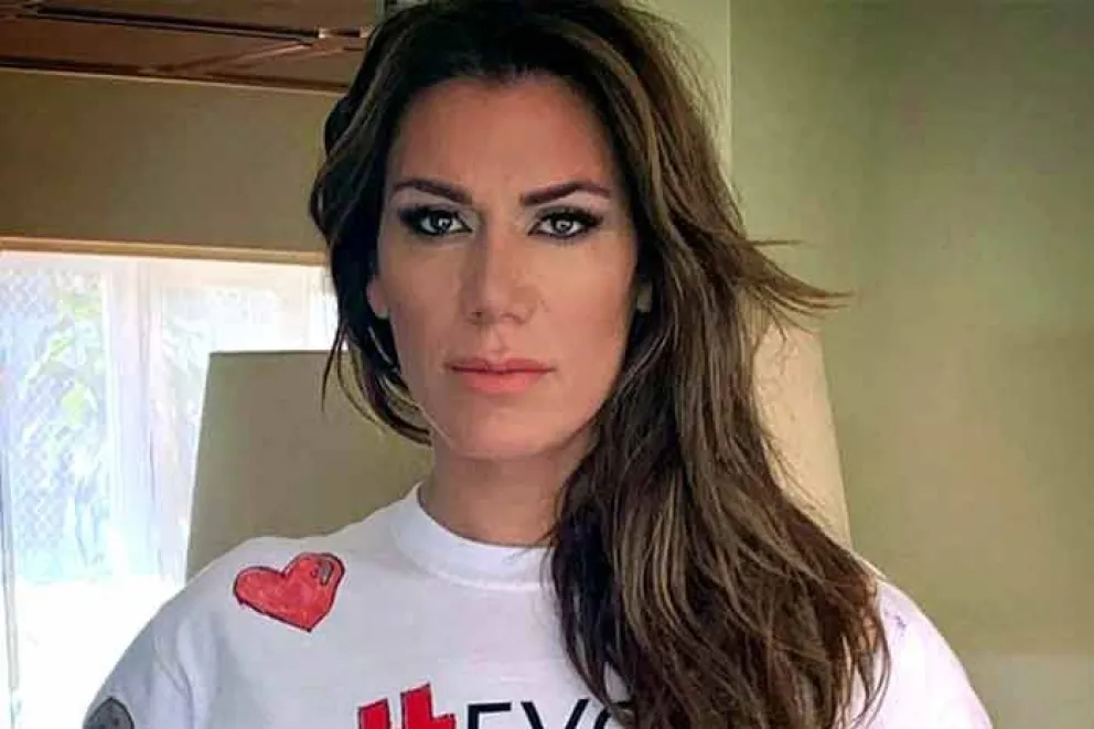 Luego de varios años de carrera, Flor de la Ve tuvo que cambiarse el nombre tras perder un juicio que le había iniciado una mujer que se llamaba del mismo modo en el que ella se había dado a conocer mediáticamente