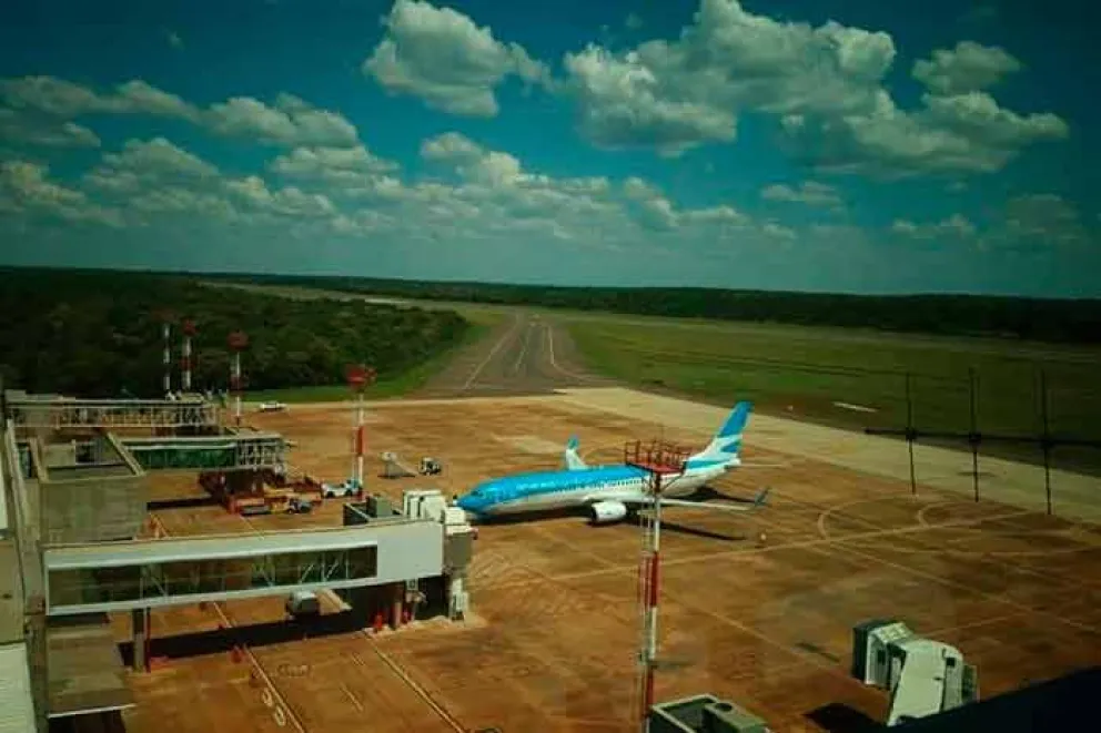 Luego de siete meses sin actividad, ayer se concretó la llegada del primer vuelo de la aerolínea de bandera en el aeropuerto internacional “Mayor Eduardo Krause Cataratas del Iguazú”.