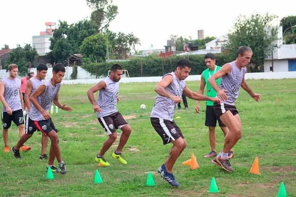 Con la confirmación de parte de la dirigencia de participar en este nuevo Regional Amateur, el plantel de Atlético Posadas aguarda ansioso el inicio de los entrenamientos para comenzar con la puesta a punto, de cara al inicio del certamen nacional previsto para el 29 de este mes