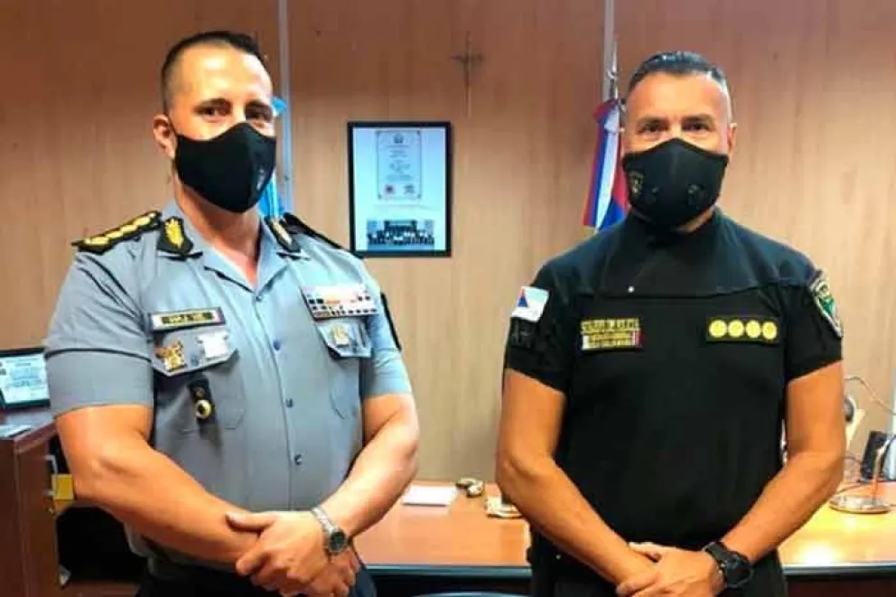 A través del Decreto 08/21, que lleva las firmas del gobernador Oscar Herrera Ahuad y del ministro de Gobierno, Marcelo Pérez, se designó ayer como nuevo jefe de la Policía de Misiones al comisario general Carlos Miguel Merlo y como subjefe de la fuerza al comisario general Víctor Eduardo Maj.