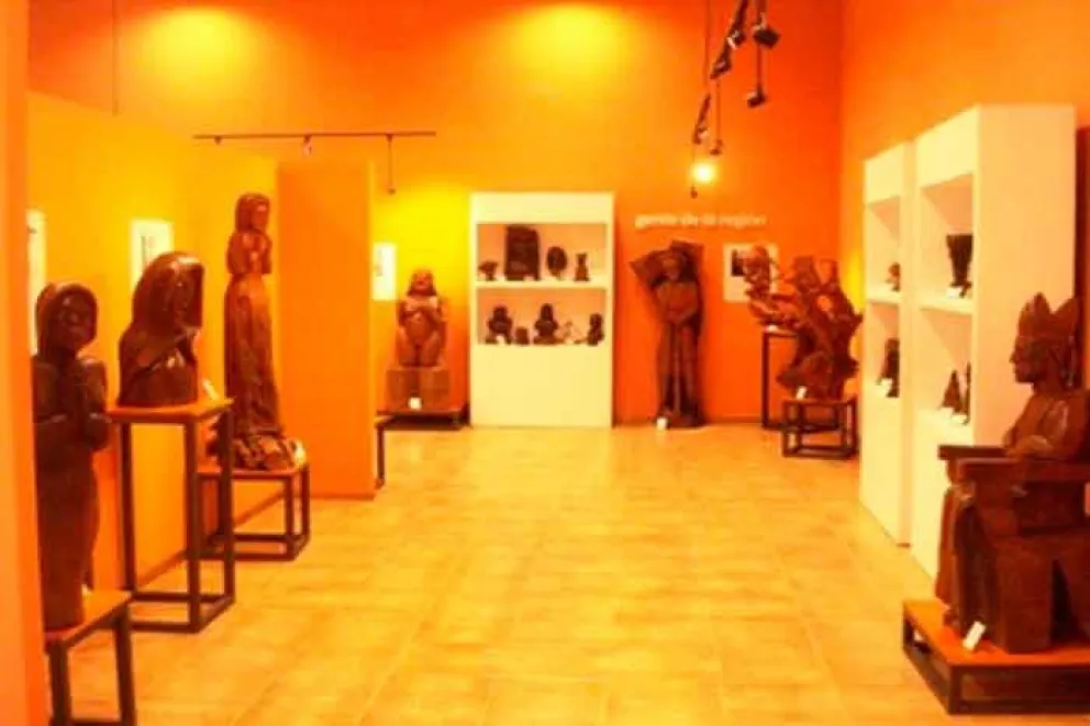La directora de la Dirección de Patrimonio Histórico y Cultural de Puerto Iguazú, María Esther Rolón, encabezó una reunión donde se repasaron los protocolos, nuevos horarios y nuevo guión para la reapertura del Museo Imágenes de la Selva.