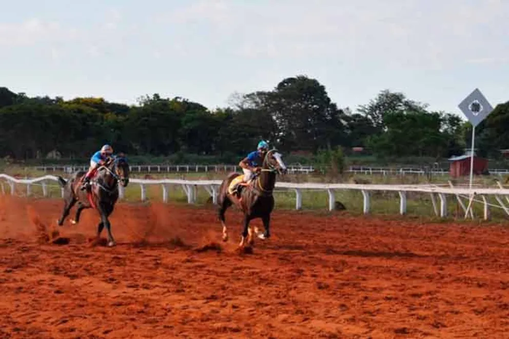 El hipódromo General Manuel Belgrano llenó sus gradas en la semana pese al calor y las grandes carreras hicieron delirar a los presentes en Posadas, con un buen número de familias.