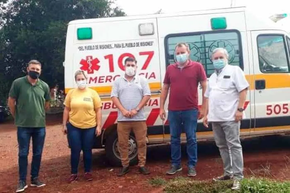 El intendente de esta localidad, Germán Burger, realizó una visita al hospital Nivel I donde junto al secretario de Gobierno, Cristian Montero, se reunieron con el coordinador de Salud, Oscar Vera, y el director del nosocomio, Félix Centurión.