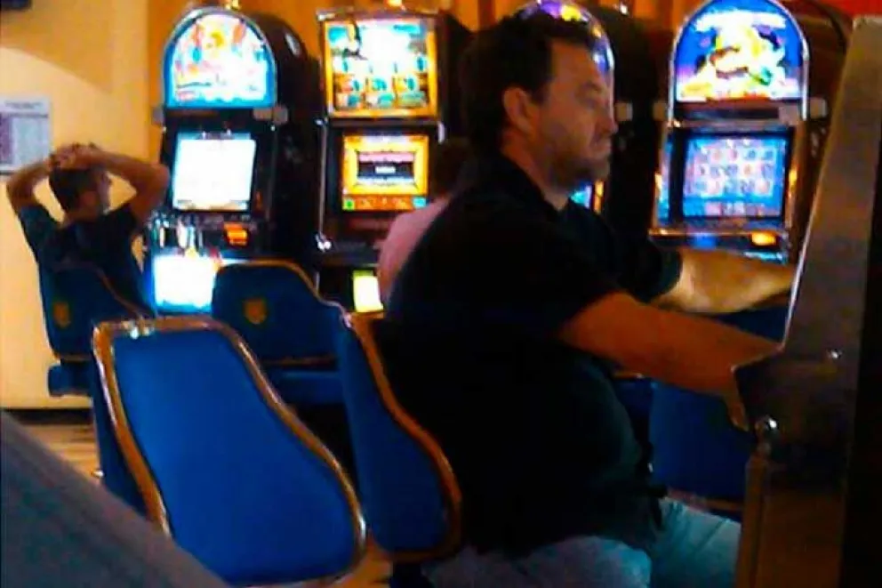 “Cacho” Bárbaro este día domingo 6 y ya el lunes 7 de junio cuando en vez de analizar su propia responsabilidad en los sucesos que le mostraban que no tenía los votos que un día le llegaron de “prestado”, no tuvo mejor idea que acusar a sus compañeros que eran “traidores”, sobre todo a uno de ellos