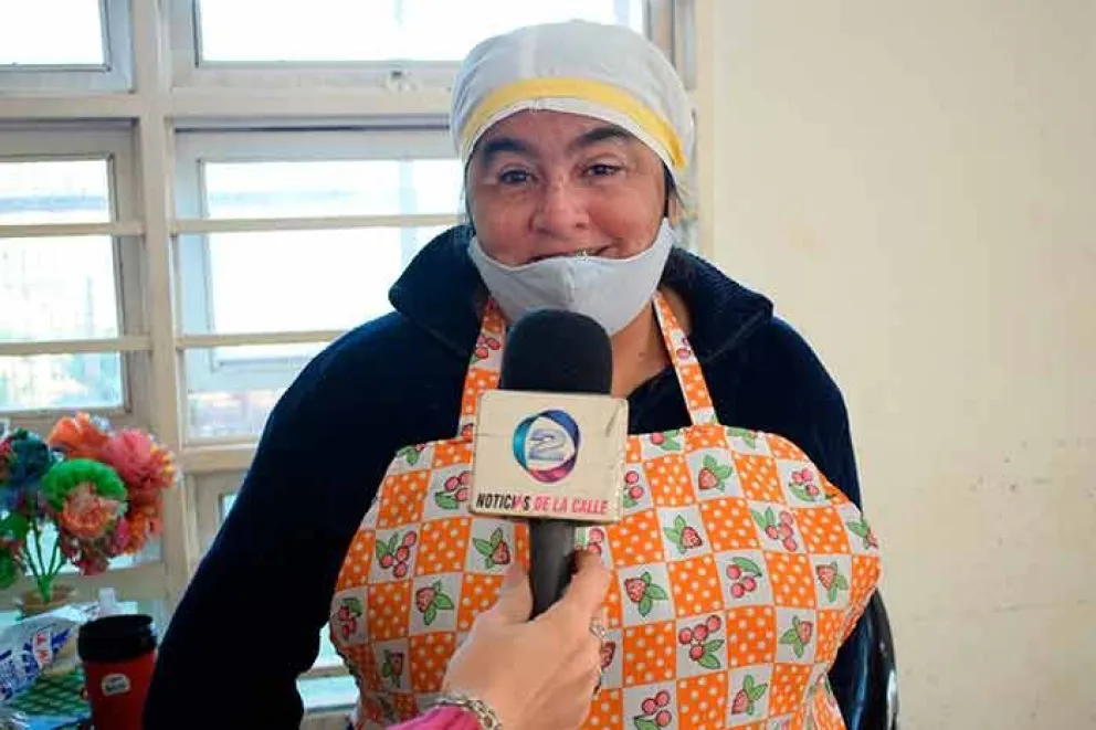 Las mujeres encargadas del comedor “Rincón de Nazaret” del barrio Fátima, de Garupá, reciclan diversos materiales, “reciclamos bolsitas, botellas, papeles”, comentó Marta Morel, cocinera