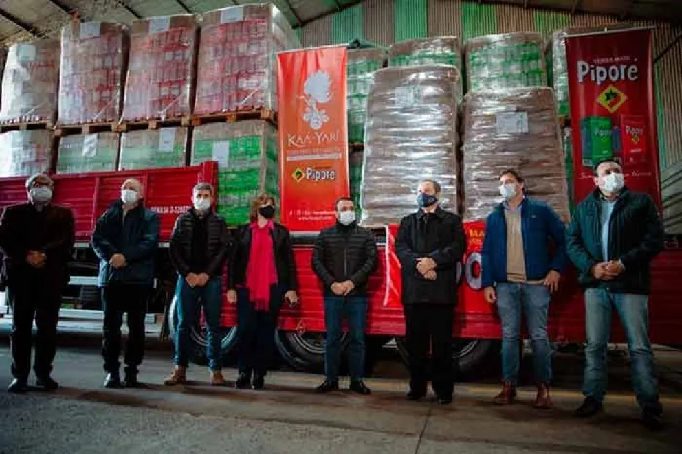 En un acto simbólico en el que participó el gobernador, Oscar Herrera Ahuad, se oficializó la primera exportación de yerba mate a India por parte de la Cooperativa Productores de Yerba Mate de Santo Pipó