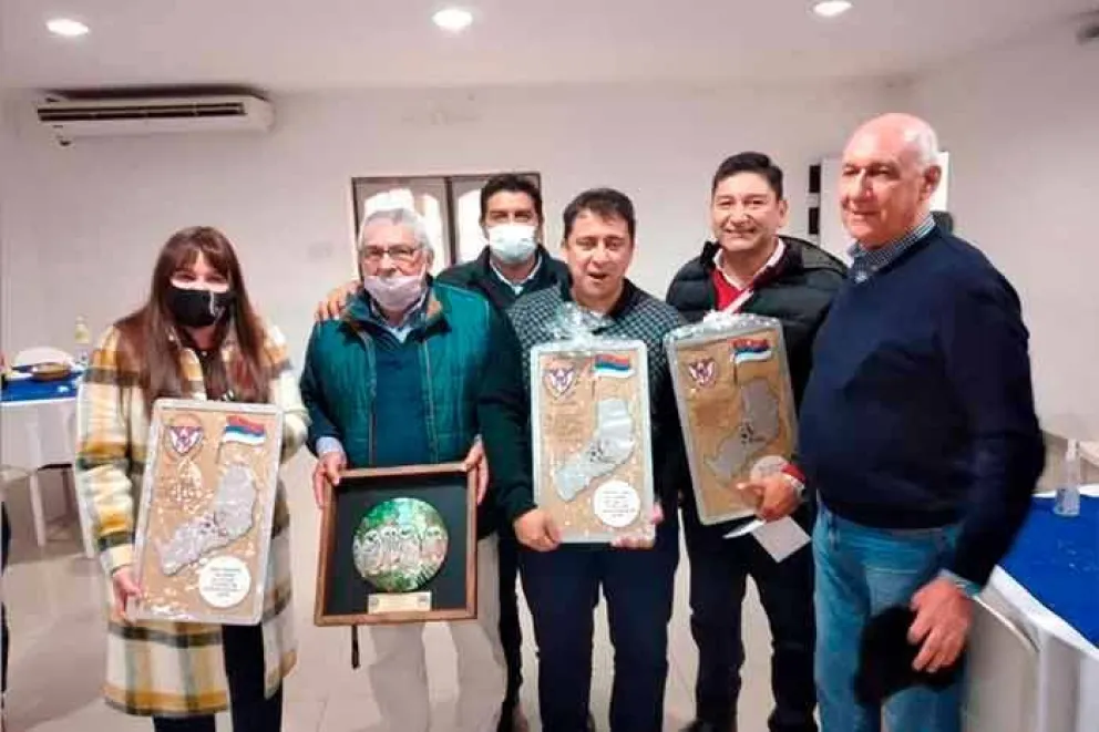 Por una iniciativa impulsada por la Asociación Civil “Exfutbolistas Glorias de Misiones”, en sesión parlamentaria del 18 de junio de 2020, la Cámara de Diputados de la Provincia de Misiones declara el “Día del Futbolista Misionero” el 9 de octubre de cada año, en conmemoración a la primera vez que 