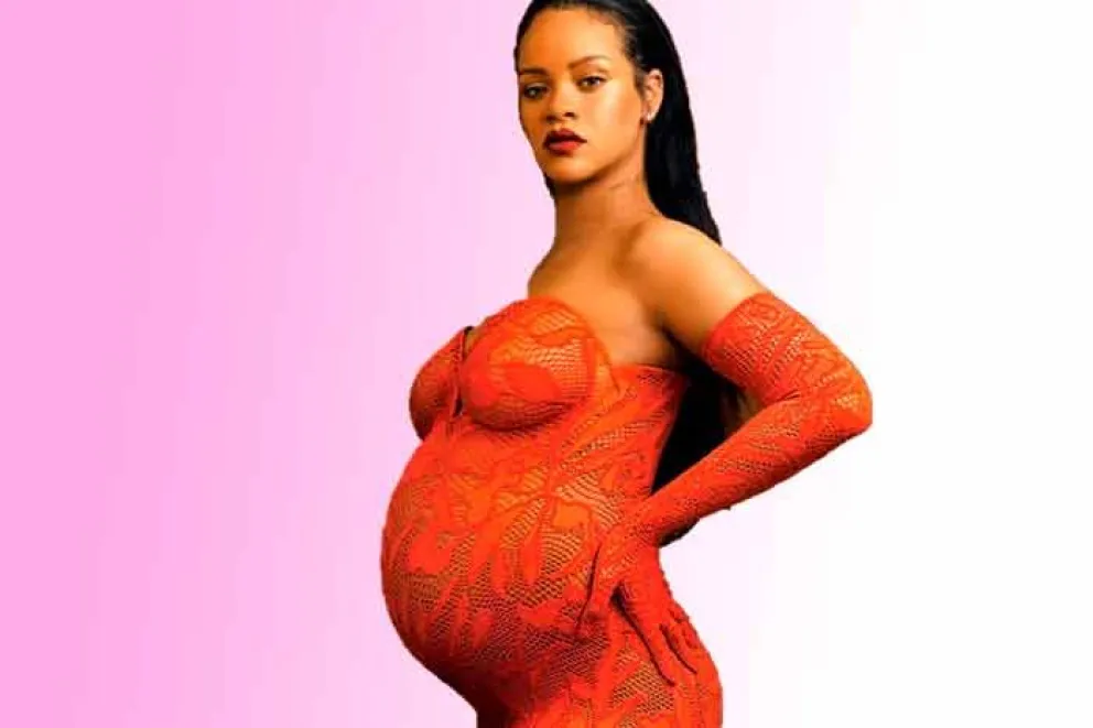 Después de terminar con los rumores de un supuesto embarazo en diciembre de 2021, a finales de enero de este año, la cantante mostró su “baby bump” y confirmó de manera oficial su embarazo, durante una caminata en la ciudad de Nueva York en compañía de su pareja, el rapero, A$AP Rocky.