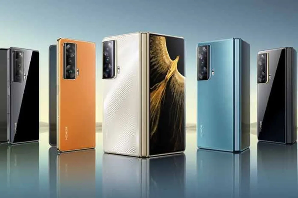 El segundo teléfono plegable de la marca Honor, y el primero que tendrá el “honor” de comercializarse fuera de China, acaba de ser presentado oficialmente, y parece más que nunca preparado para plantar batalla a sus homólogos de Samsung y Huawei