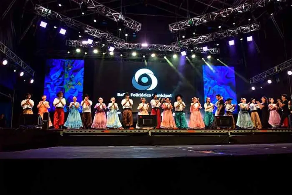 Después de cuatro noches en las que la repuesta del pública fue masiva, hoy culminará la 53 Edición del Festival Nacional de la Música del Litoral y 15 del Mercosur en el tradicional anfiteatro Manuel Antonio Ramírez .