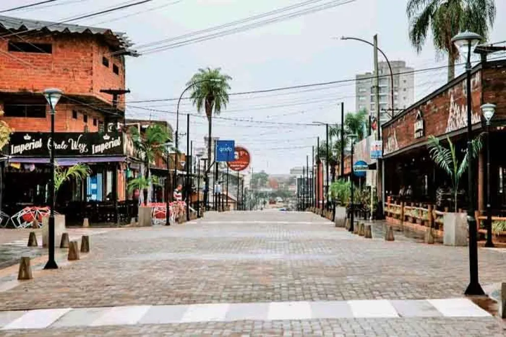 Calle Paseo en la avenida Brasil de Puerto Iguazú