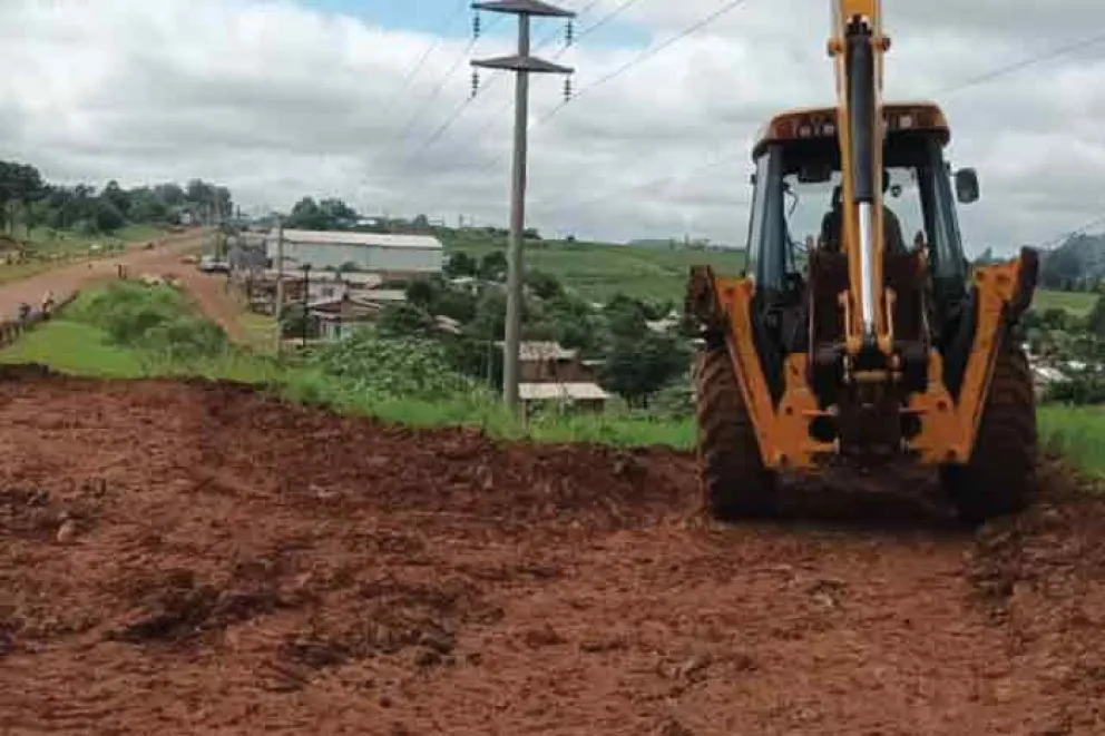 Vialidad trabaja sobre la Ruta Provincial 13 en San Vicente | Diario ...