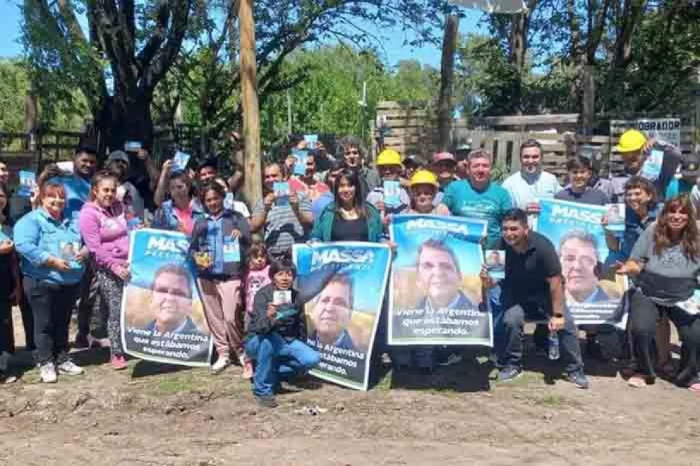 Movimientos sociales salen a buscar casa por casa el voto para Sergio Massa a cinco días del balotaje