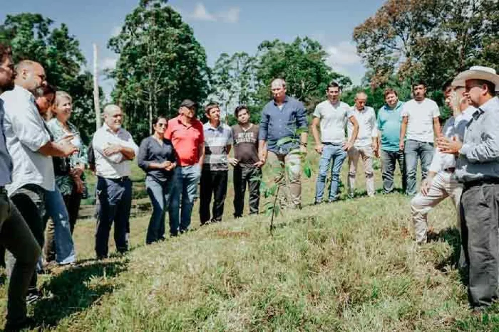 En la provincia se promueve el acceso al agua en las chacras para garantizar el arraigo rural