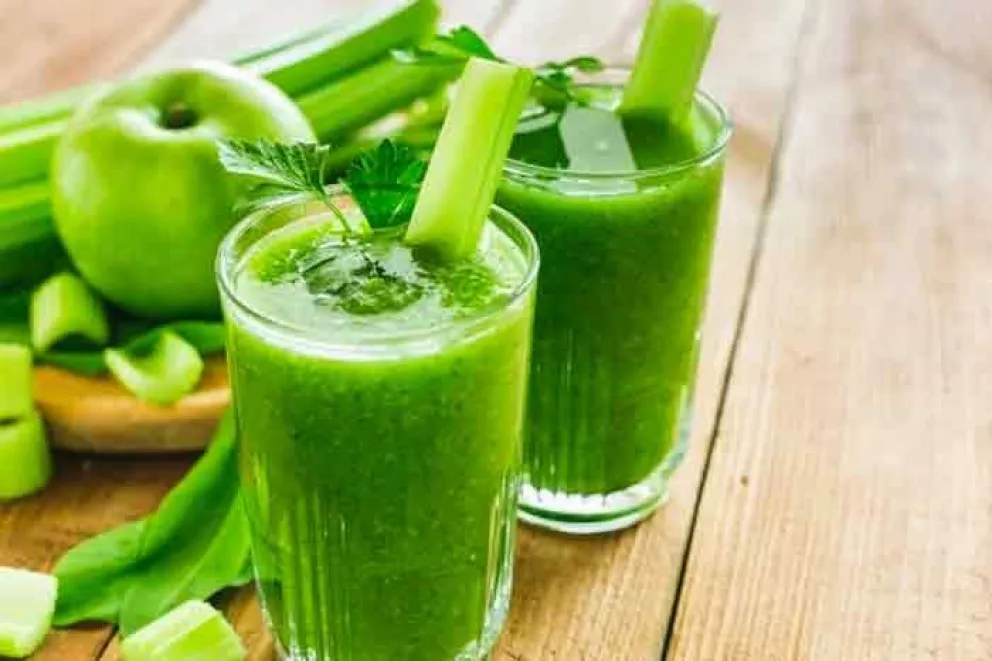 Qué beneficios tiene el jugo de apio y cómo prepararlo en pocos minutos