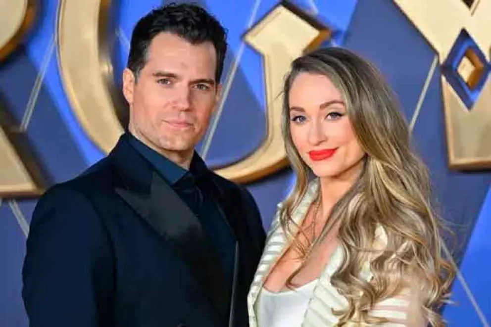 Henry Cavill y su novia Natalie Viscuso están “emocionados” de tener su primer hijo juntos