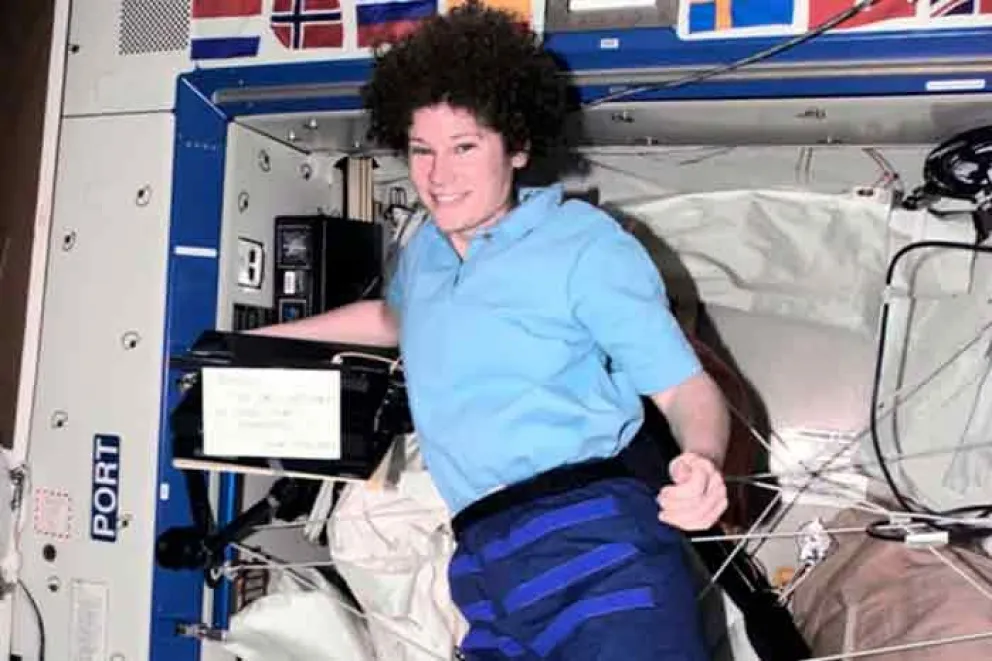 Quién es Susan Helms, la astronauta militar que batió el récord del paseo espacial más largo