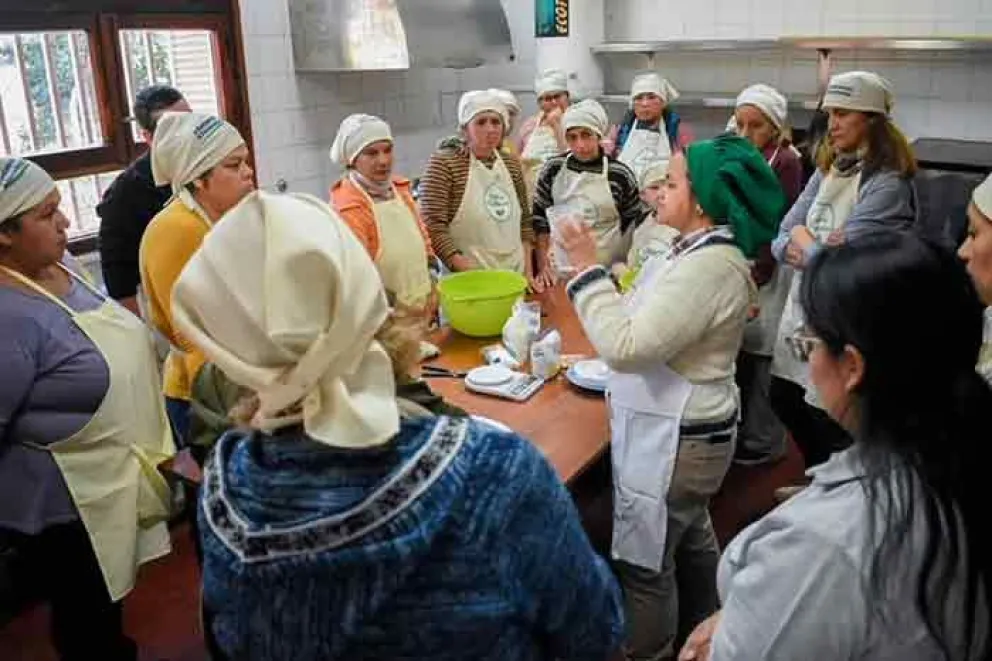 Sabores Soberanos: dictaron taller de Panificados Saludables para feriantes de Posadas y Garupá