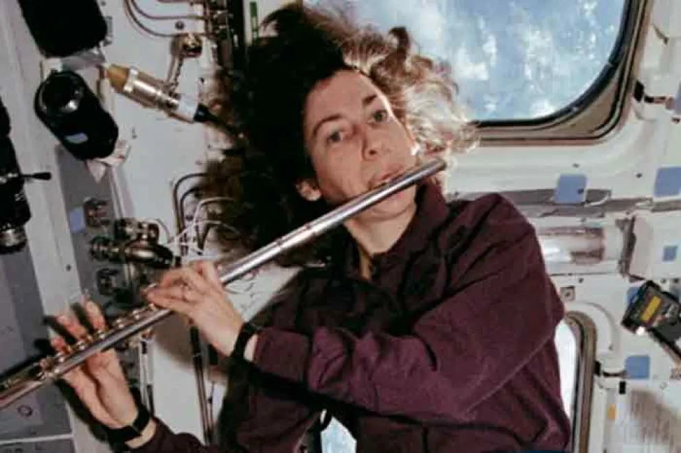 Ellen Ochoa: ¿Por qué la primera astronauta latina llevó su flauta al espacio?