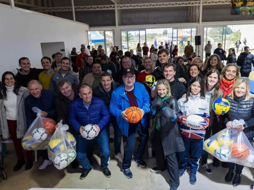 Autoridades junto a federaciones deportivas de los 78 municipios 