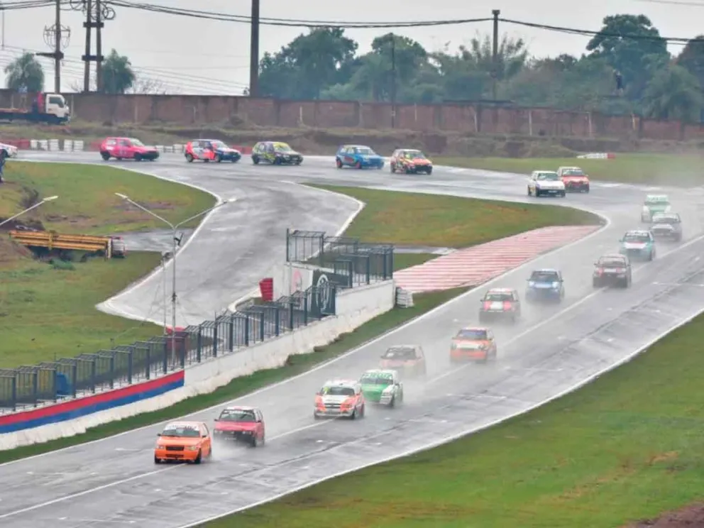 Corrieron las finales bajo intensa lluvia