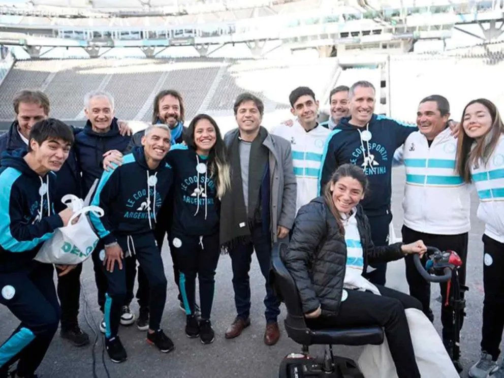 Axel Kicillof saludó a los atletas 