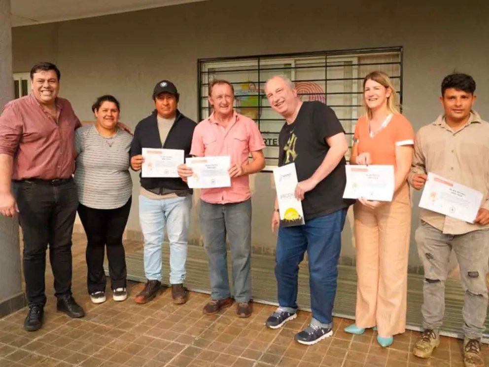 Passalacqua acompañó la entrega de chapas