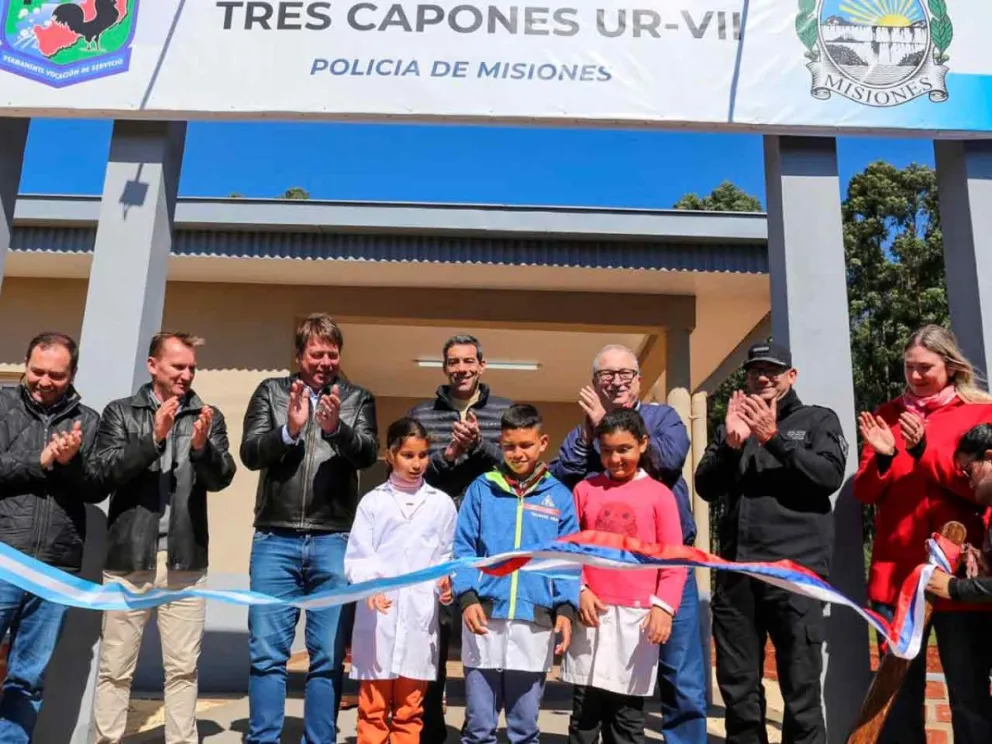 Momento del corte de cintas