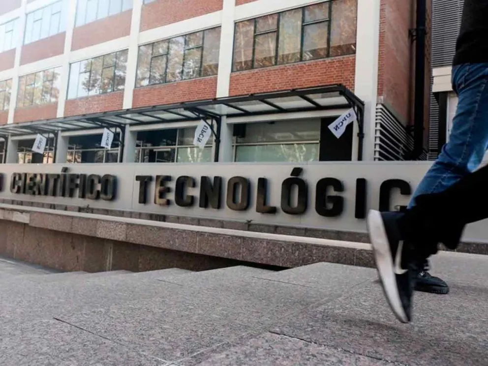 Por la baja de becas y la falta de presupuesto