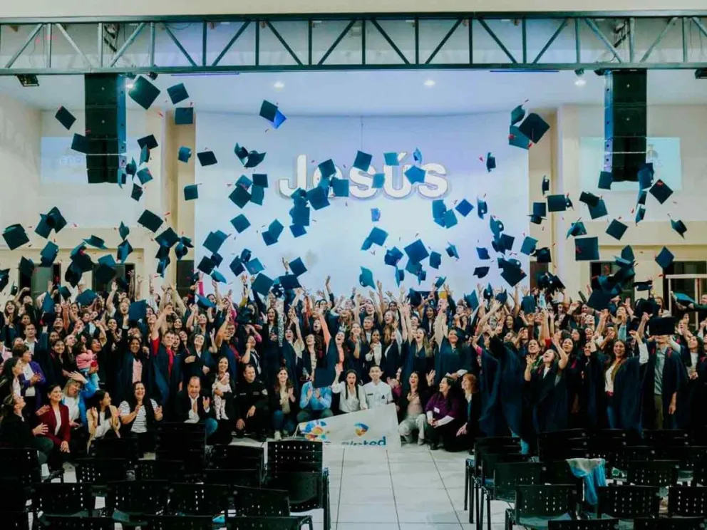 Emotivo momento para más de 300 jóvenes y adultos 
