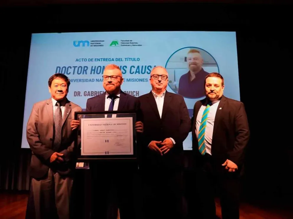 Gabriel Rabinovich junto al Gobernador