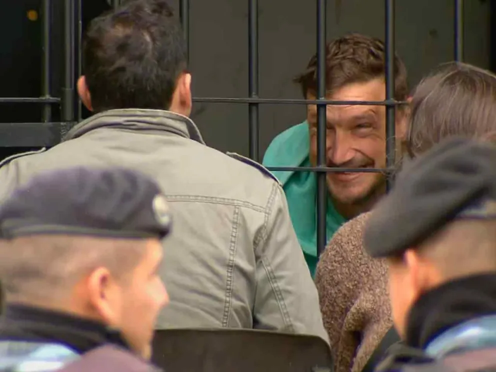 Germán Kiczka ayer por la mañana cuando todavia se encontraba en la Comisaría de Apóstoles 