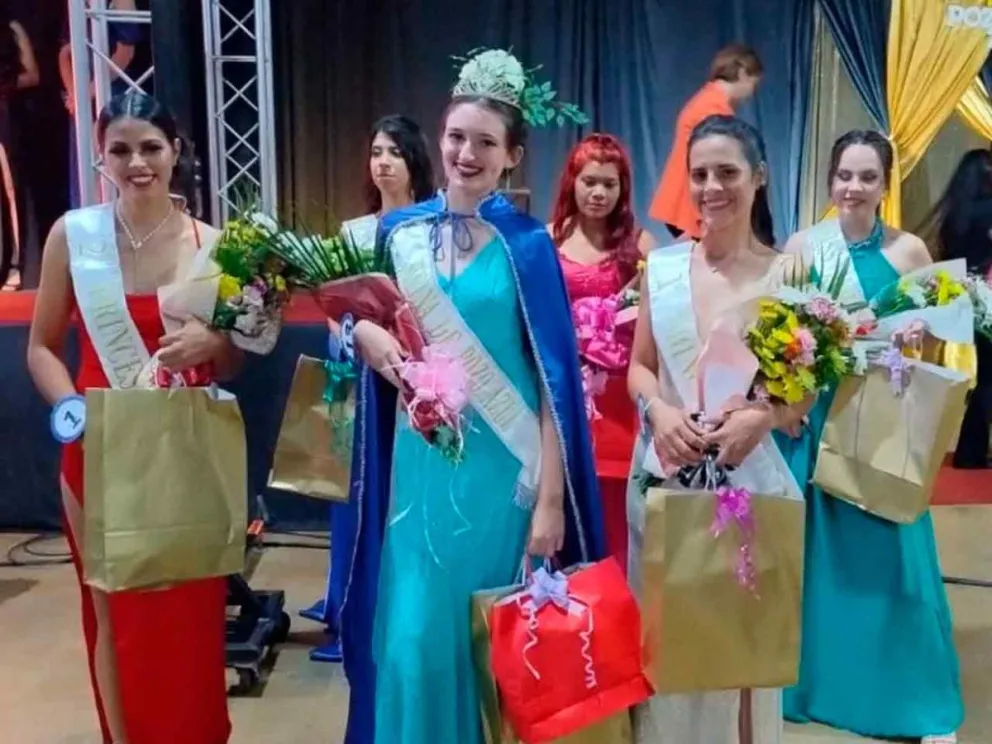 La flamante soberana junto a las princesas