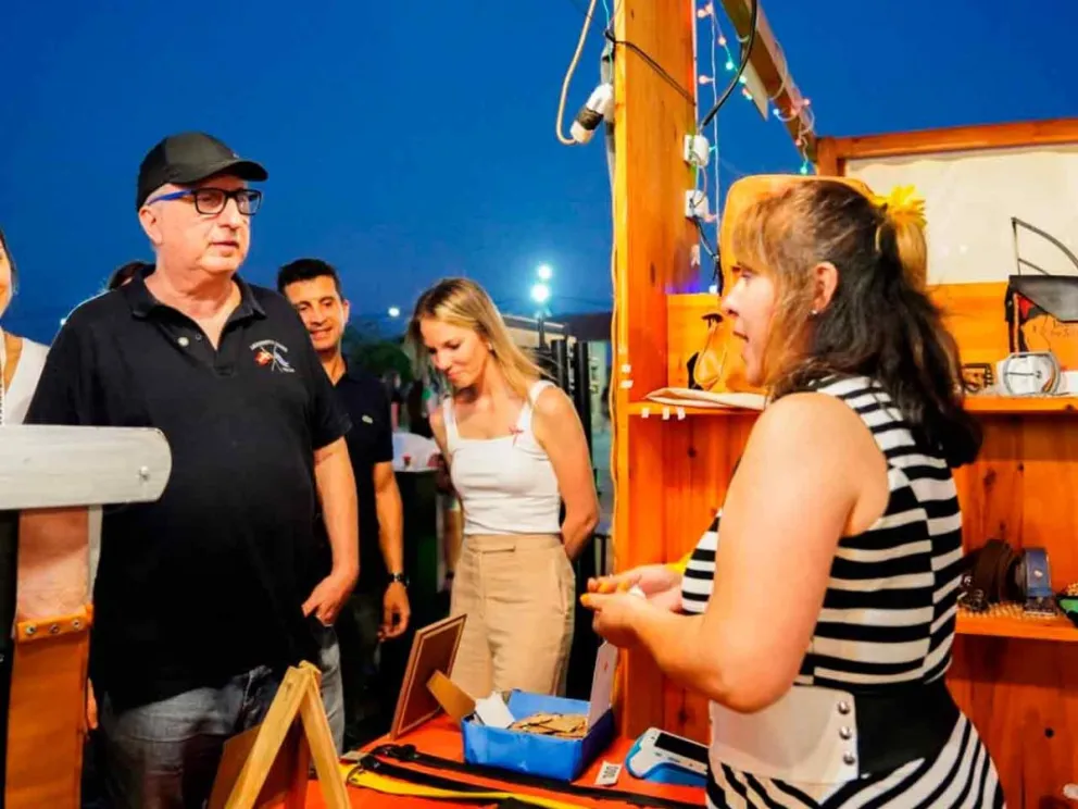 El Gobernador recorrió los stands