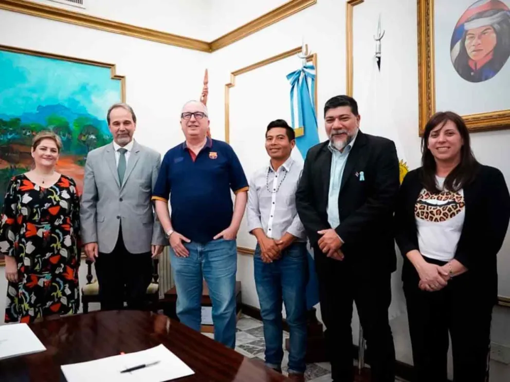 Autoridades provinciales y representantes de la OEI