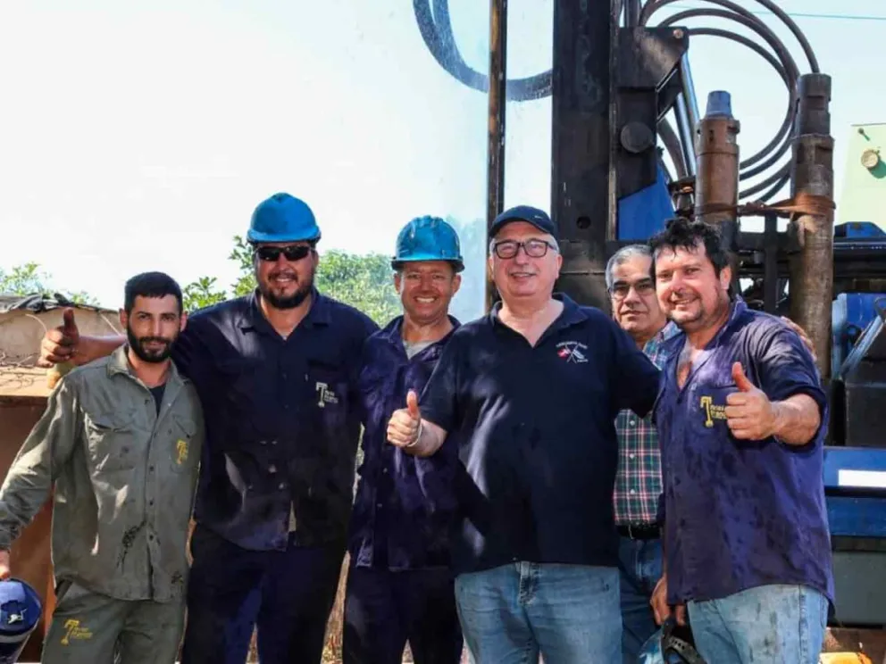 Passalacqua supervisó el pozo perforado en el barrio El Chogüí de ...