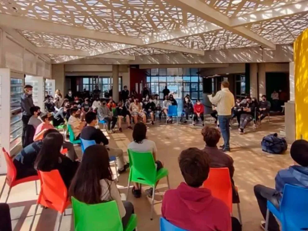 Representa un permanente proceso de construcción educativa