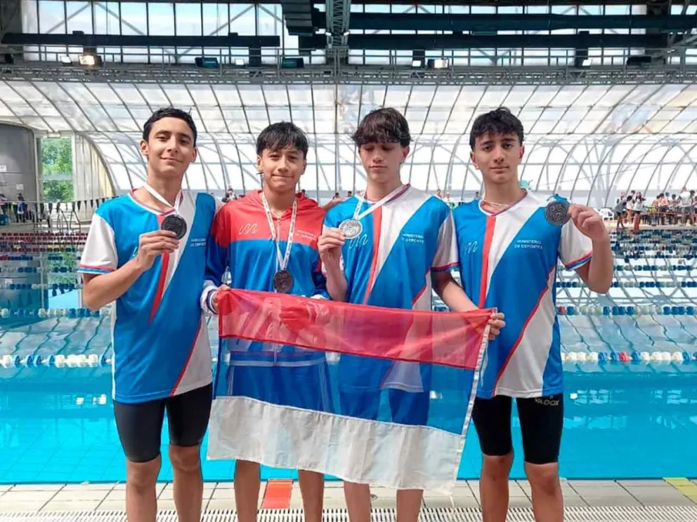 Lograron doble presea en natación 