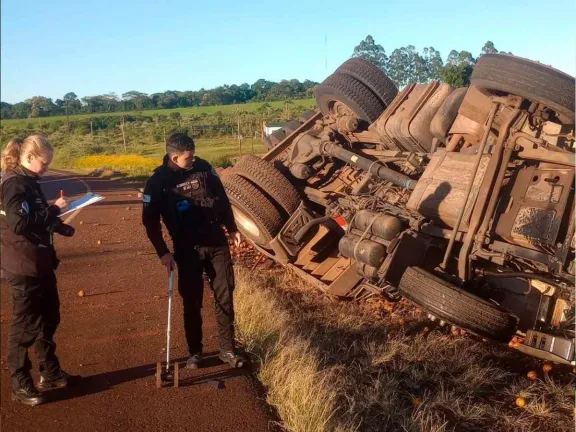 Chofer herido tras despiste y vuelco en la Ruta Nacional 14 | Diario ...