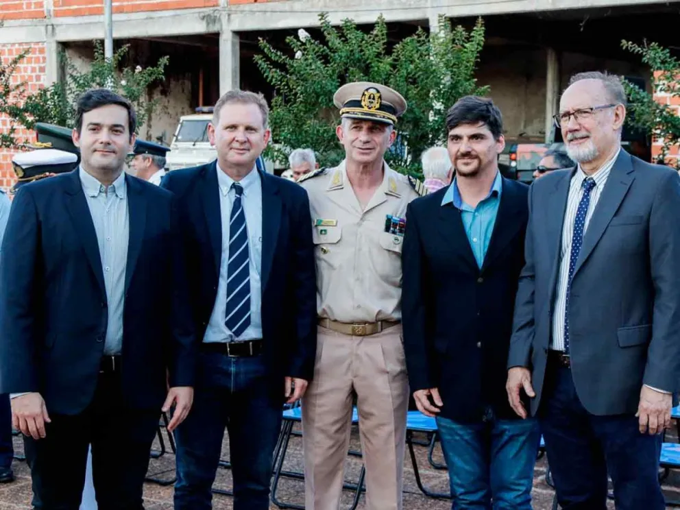 Autoridades en la ceremonia de cambio de jefatura