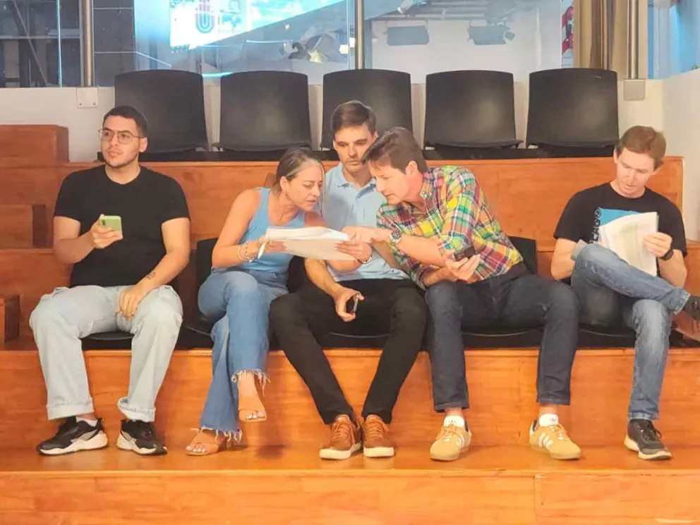 Autoridades en la sala del sorteo 