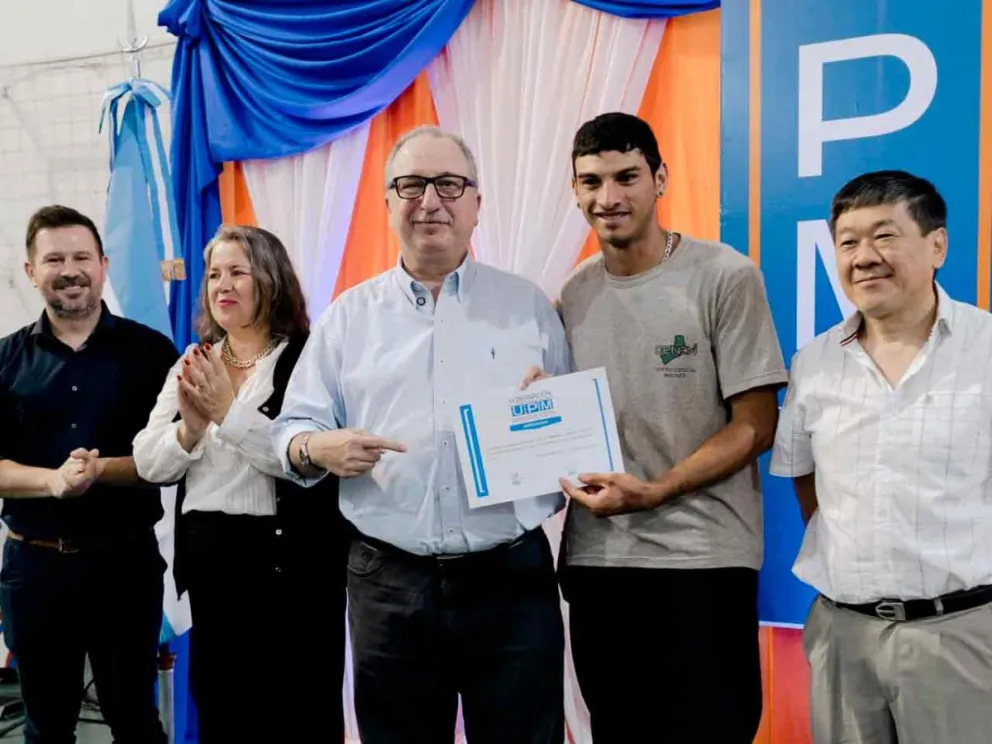 El Gobernador en la entrega de reconocimientos 