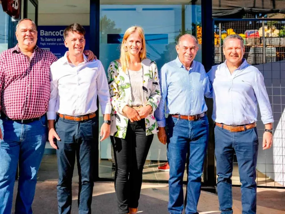 Autoridades presentes en el acto  