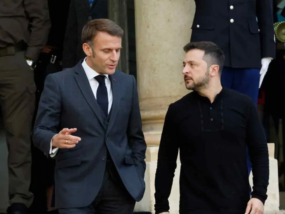  Emmanuel Macron y Volodímir Zelenski
