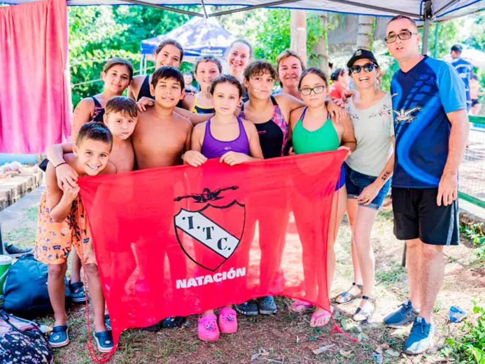 La competencia se realizó en la pileta del Club Papel Misionero
