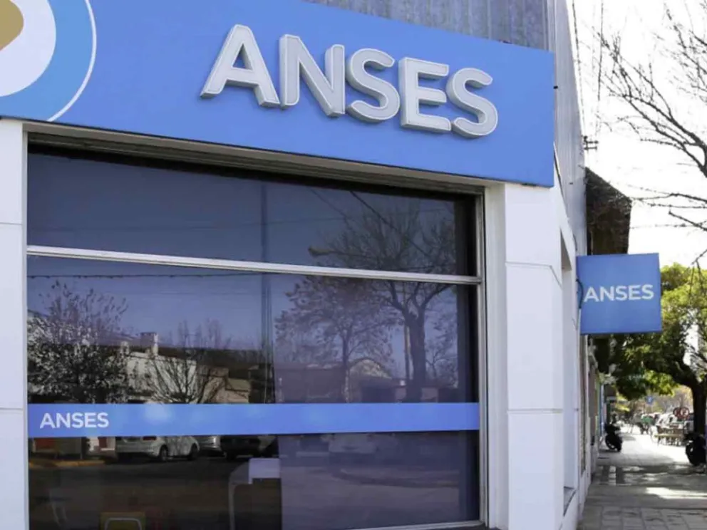 Eliminó varias áreas por medio de una resolución