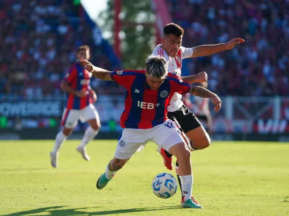 Una de las jugadas del partido