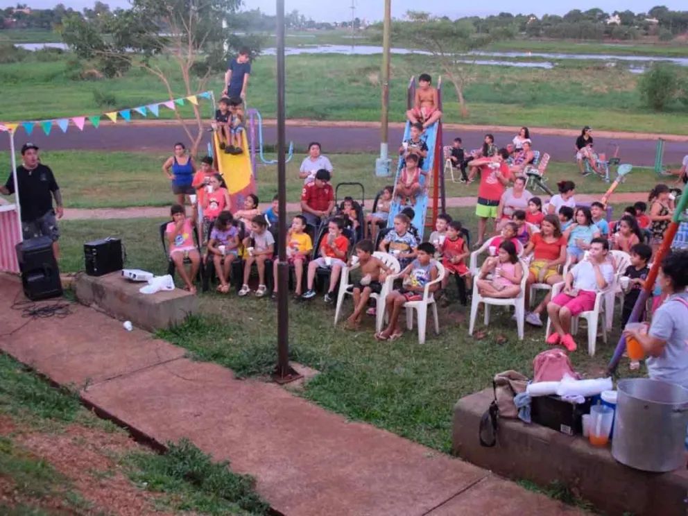 Asistieron a una proyección y una rica merienda 
