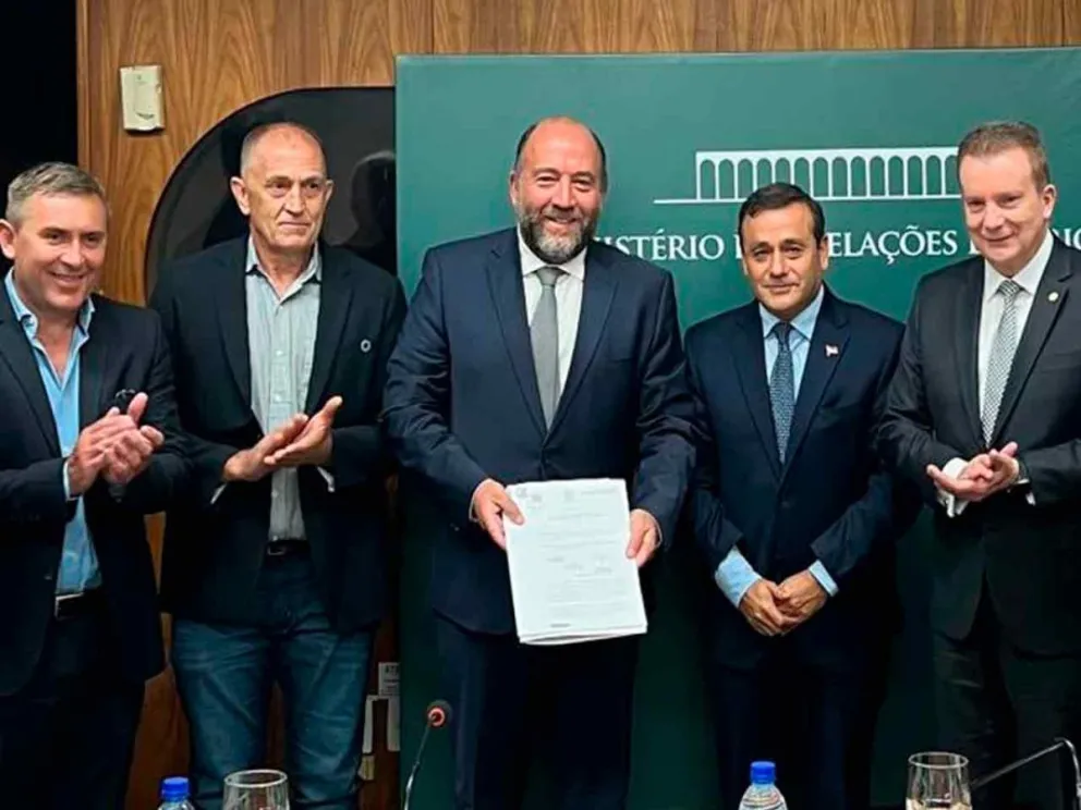 Oscar Herrera Ahuad y autoridades participantes en la reunión en Brasilia 