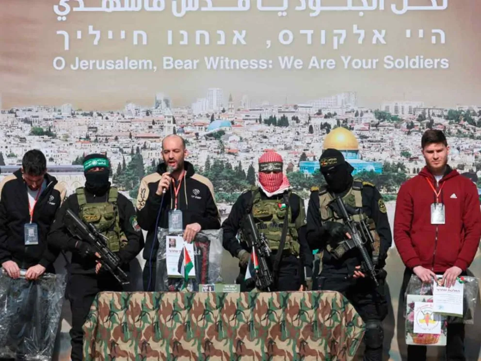 Fueron entregados a la Cruz Roja en el enclave